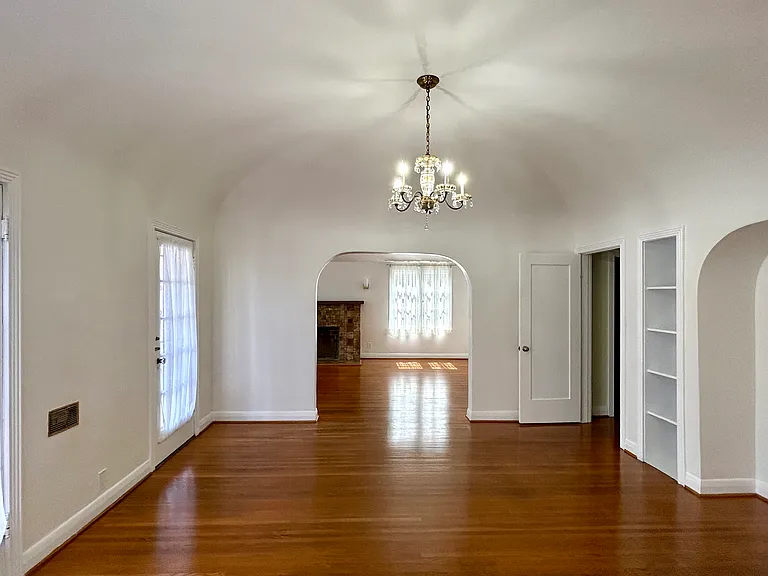 621 S Highland Ave — Photo 5