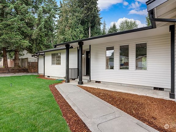 5th image of 11614 206th Avenue Ct E