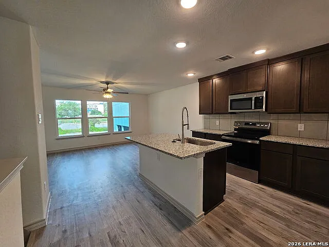 310 W Evergreen St #121 — Photo 5