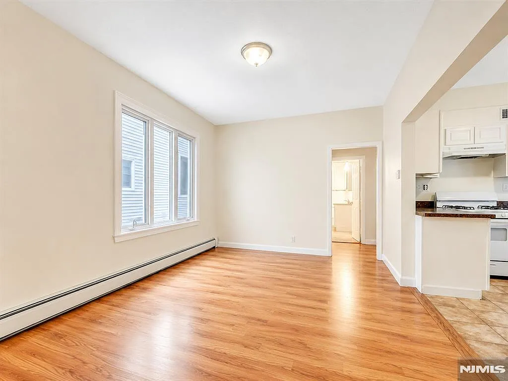 60 Morrissee Ave — Photo 2