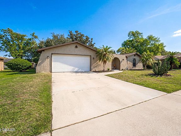 3rd image of 120 Quaker Ridge Dr