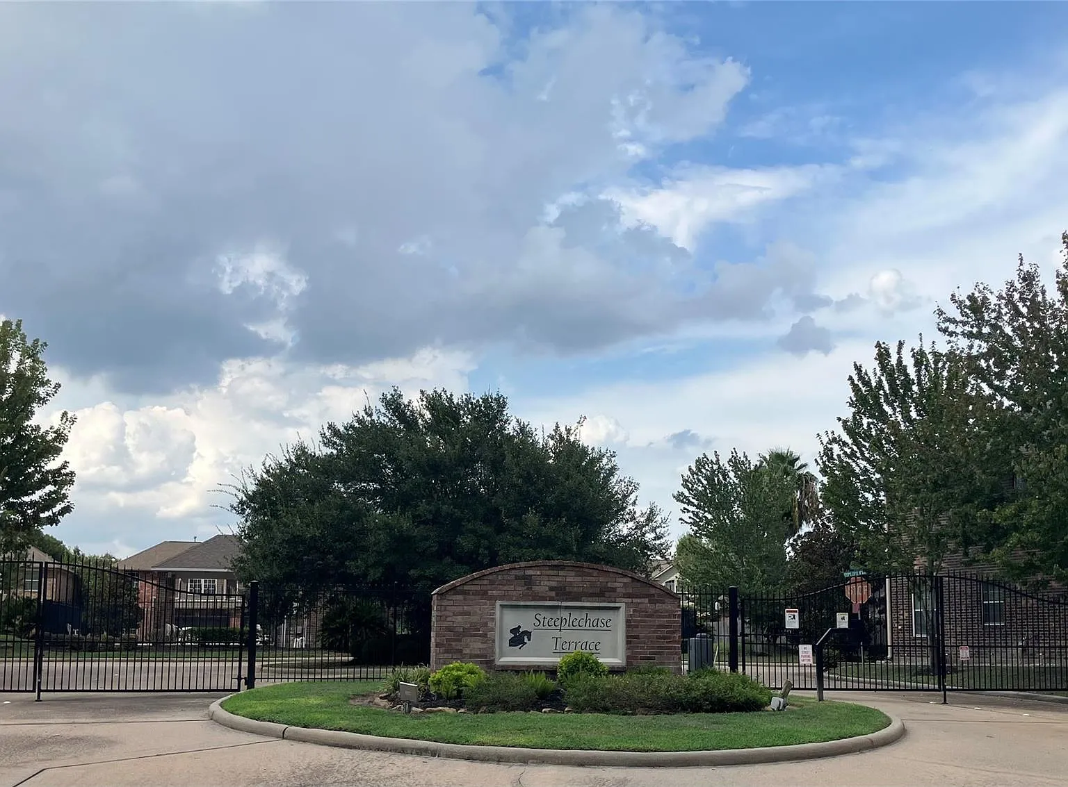 3 bed, 2.5 bath, 2177 sqft, $2,200 — Photo 1
