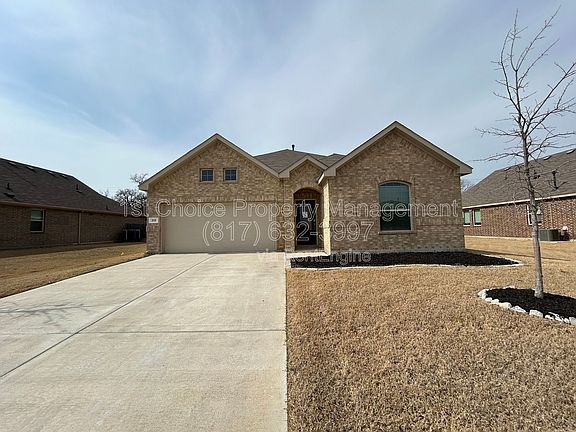 2nd image of 213 Post Oak St