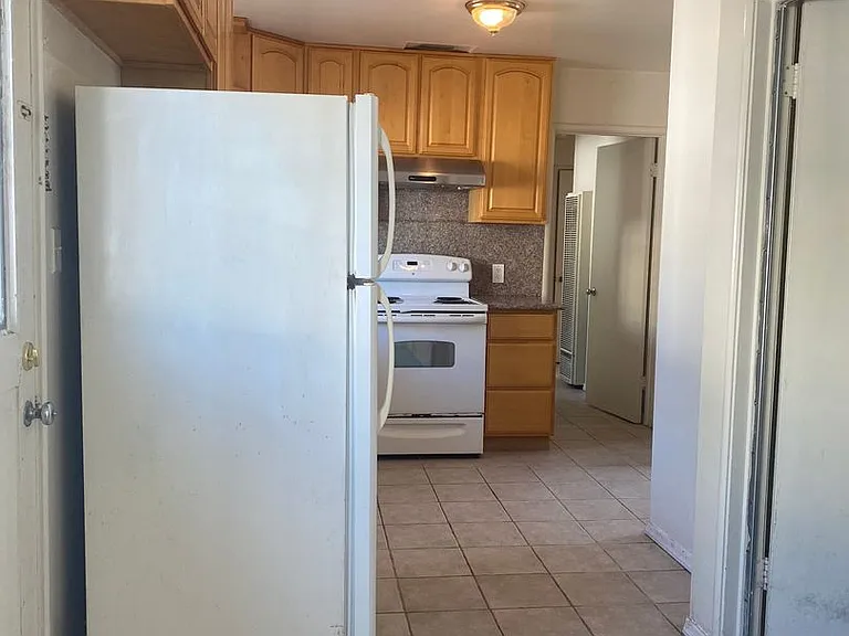 332 Pacific Ave — Photo 8
