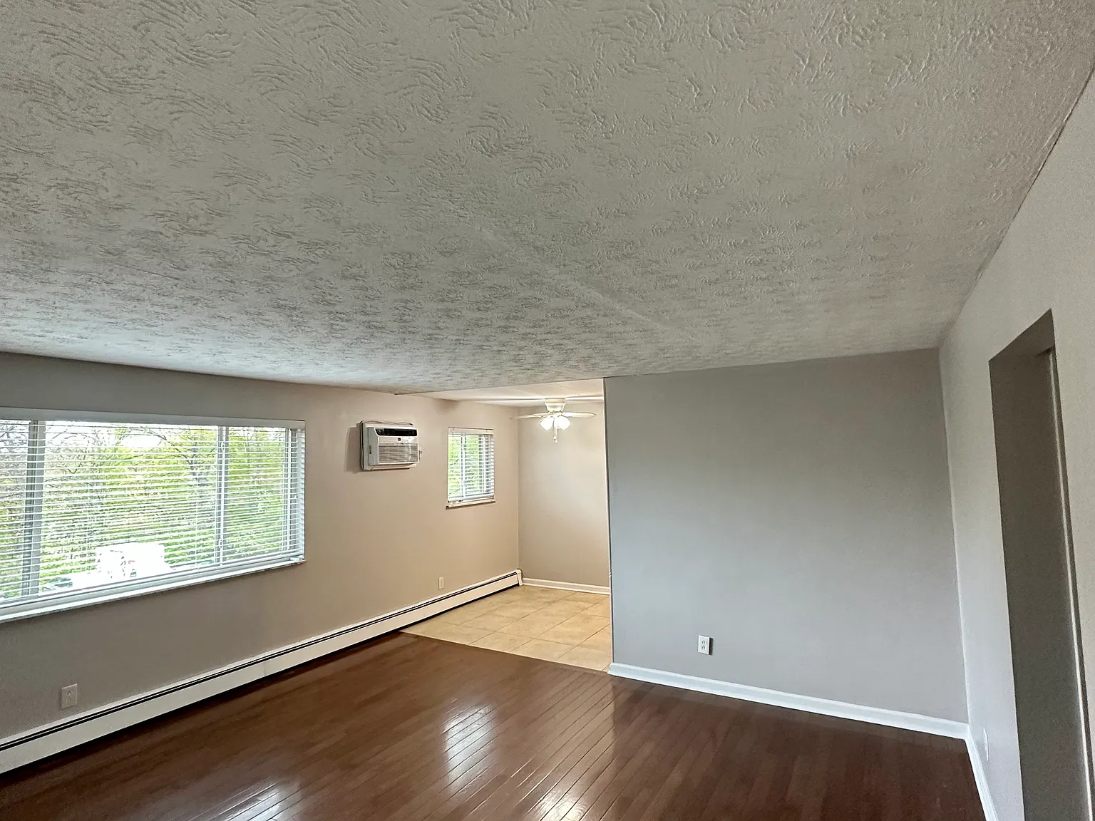 2 bed, 700 sqft, $1,050 — Photo 2