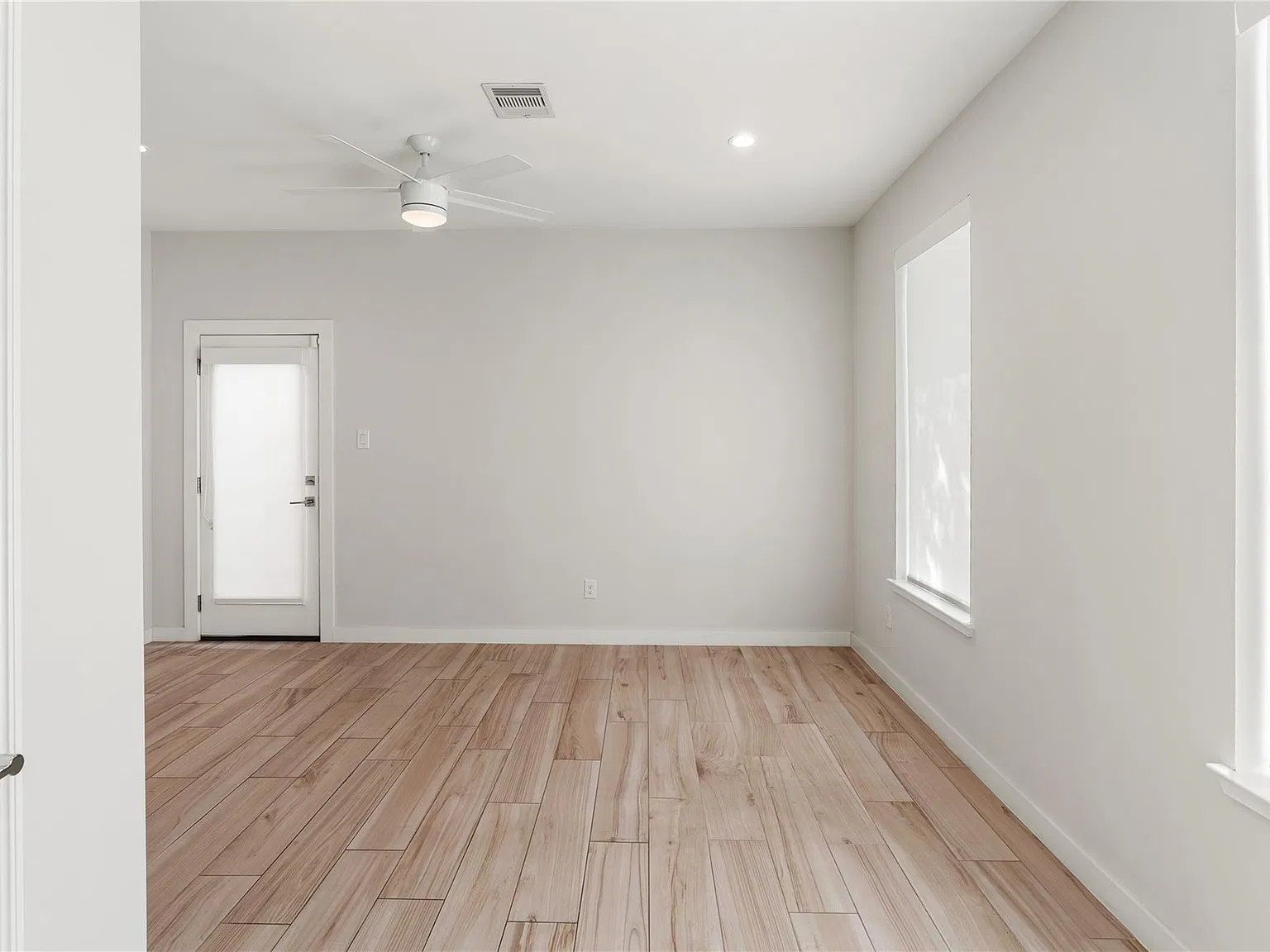 3 bed, 3.5 bath, 2297 sqft, $3,695 — Photo 4