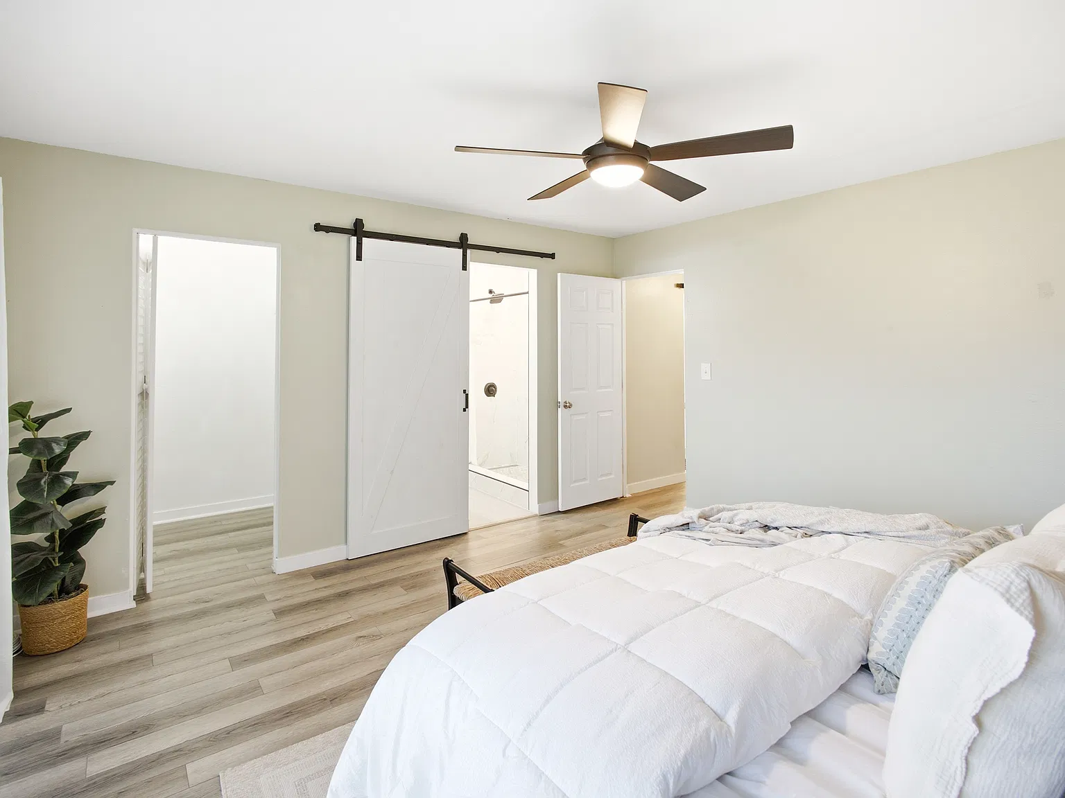 3 bed, 2.5 bath, 1300 sqft, $3,800 — Photo 3