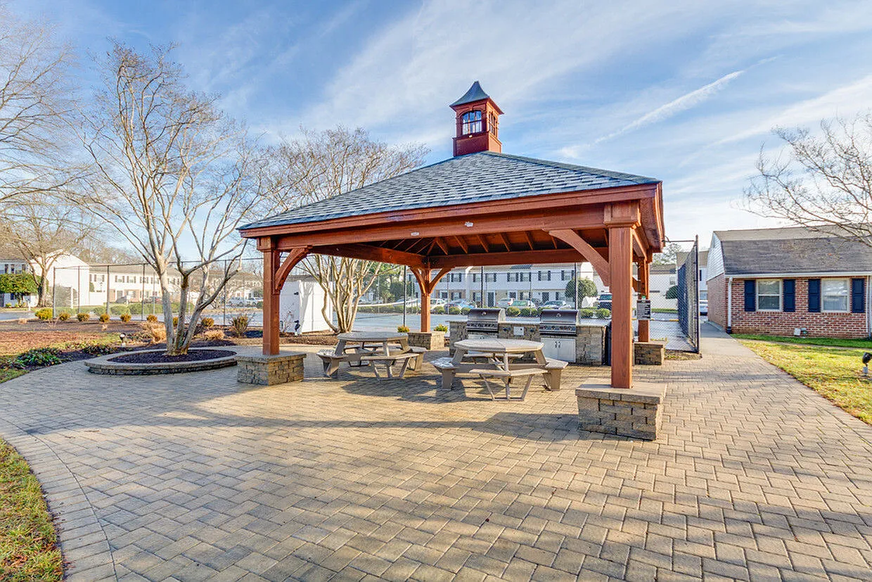 Ashland Towne Square — Photo 4