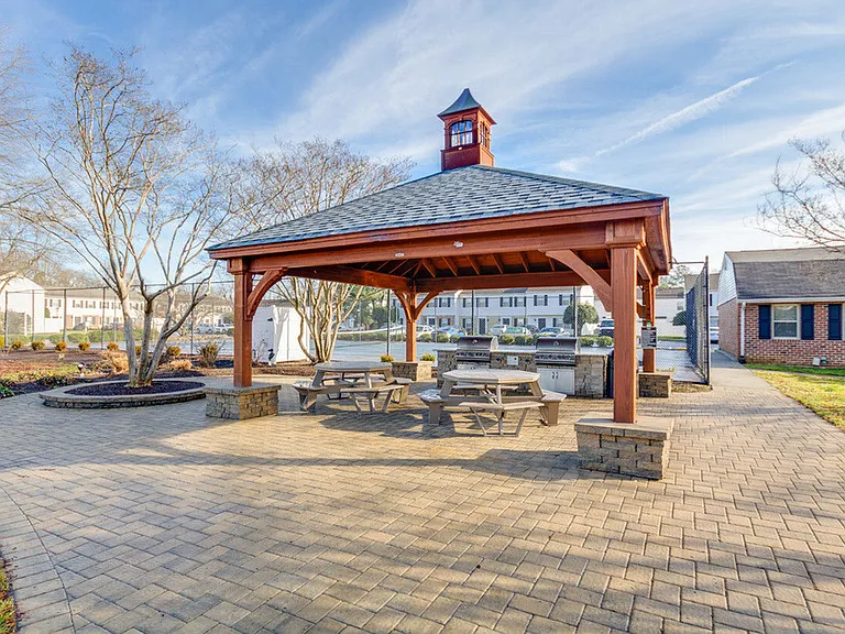 Ashland Towne Square — Photo 4