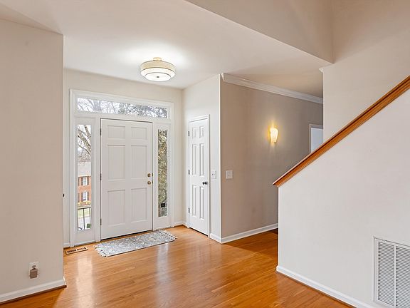 4th image of 5720 Templegate Dr