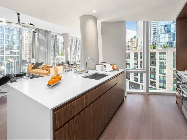 675 West 59th Street image 1 of 17