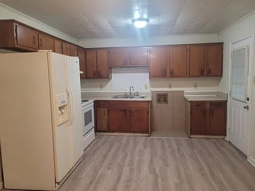 3 bed, 1200 sqft, $1,250 — Photo 3