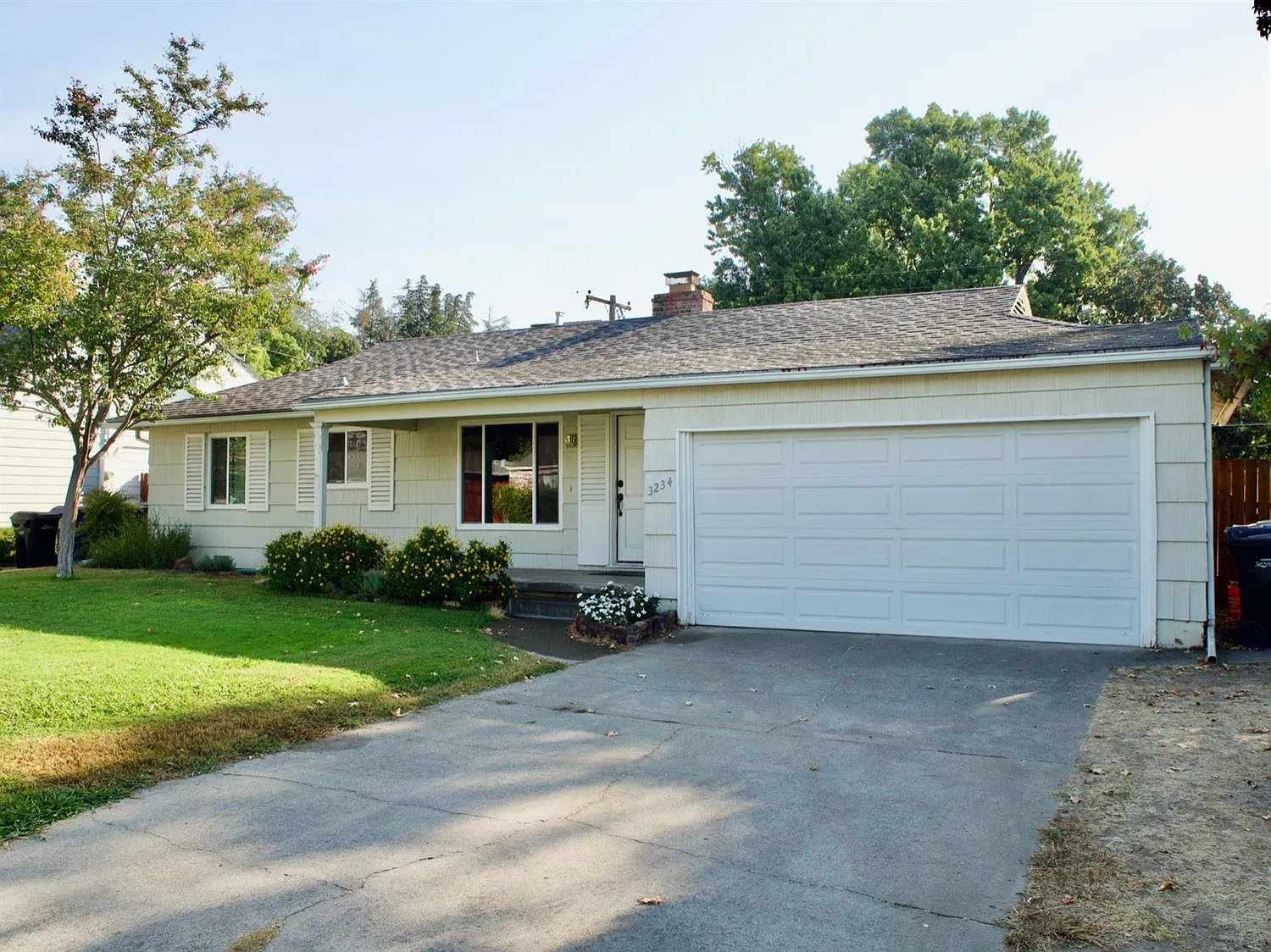 3234 Brookwood Rd photo 1