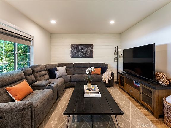 4th image of 5802 Tobias Ave