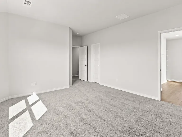 405 Sussex Dr — Photo 8