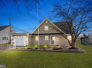 92 Coral Ln, Levittown, PA 19055