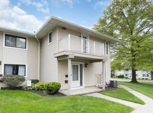 902 Eastbrooke Ln, Rochester, NY 14618