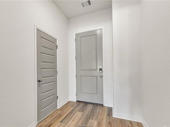 5th image of 2547 Leyla Ln