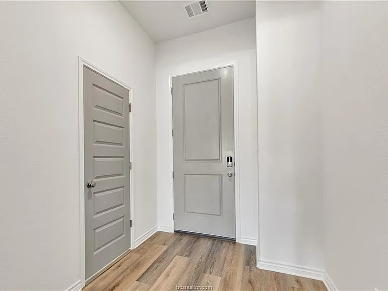 2547 Leyla Ln — Photo 5