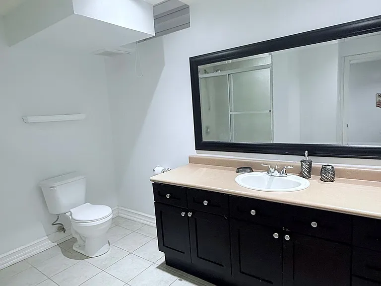 70 Robertson Close #BASEMENT — Photo 11