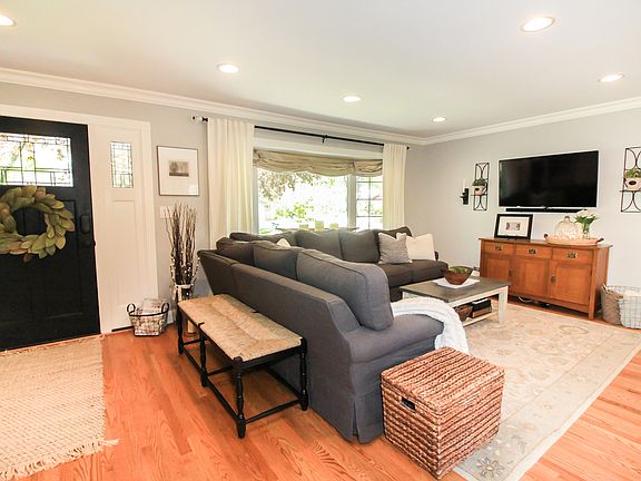 5th image of 1000 E Lilly Ln