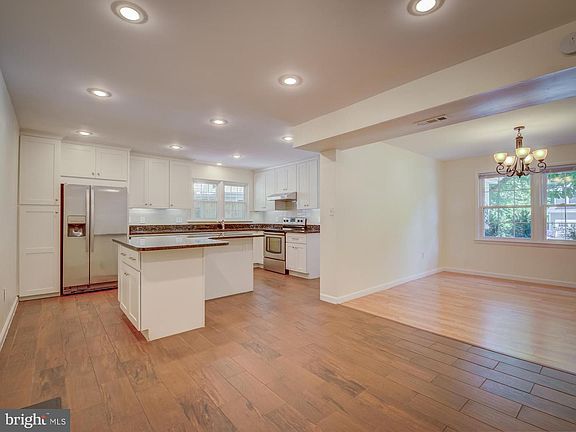 3rd image of 4200 Lenox Dr
