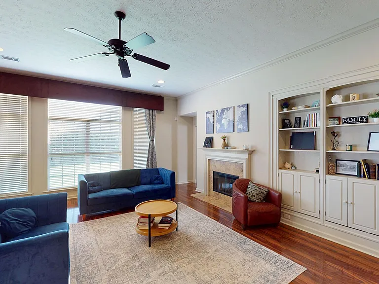 10533 Duncannon Trl — Photo 17