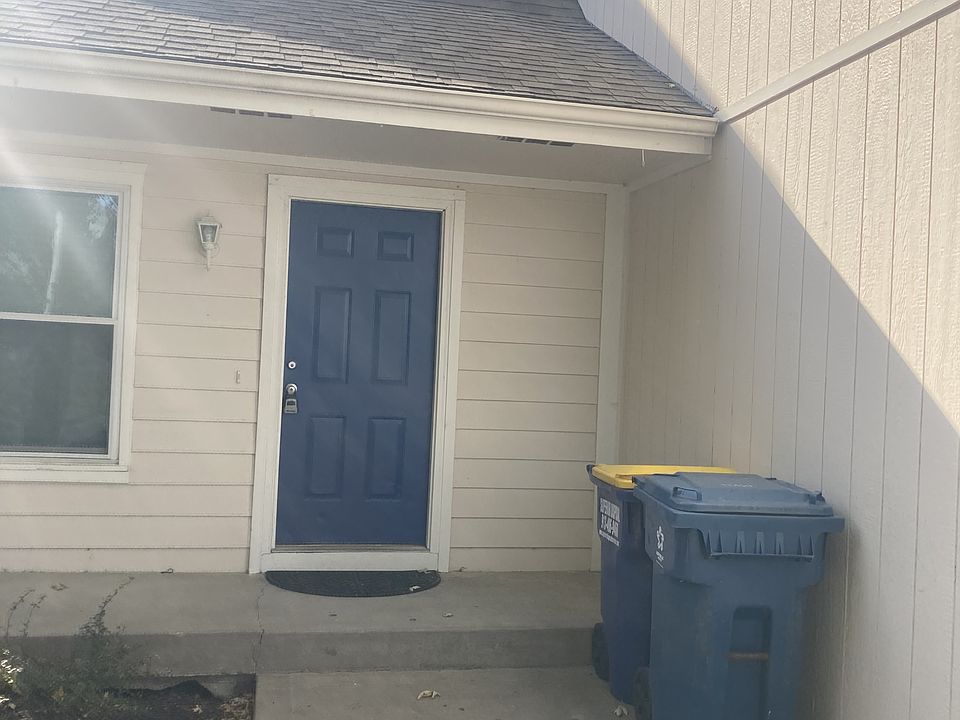 1st image of 1883 Chickadee Dr #1