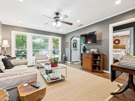 4th image of 8819 Santa Clara Dr