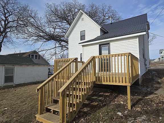 4th image of 608 W Delaware St