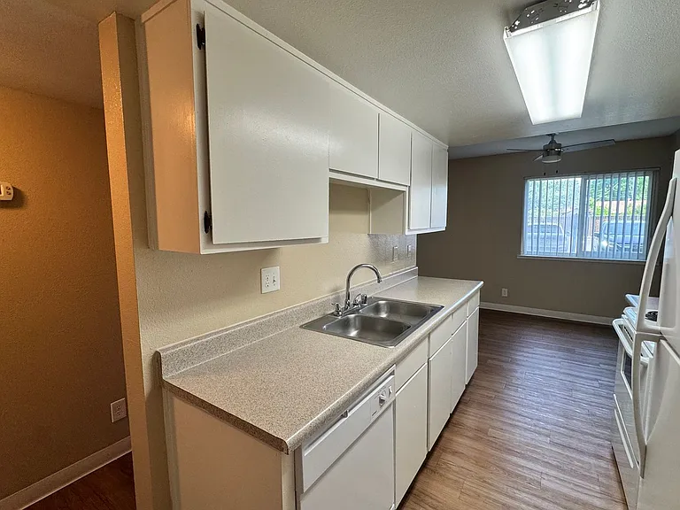 Acacia Apartments — Photo 39