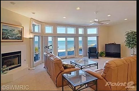 3rd image of 420 Lake Dr Suite C
