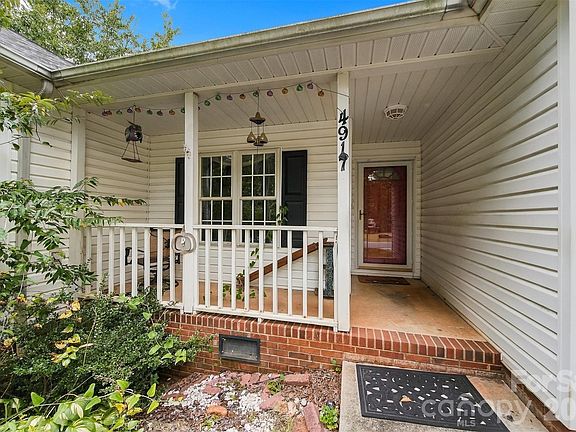 2nd image of 4917 Pond Ct