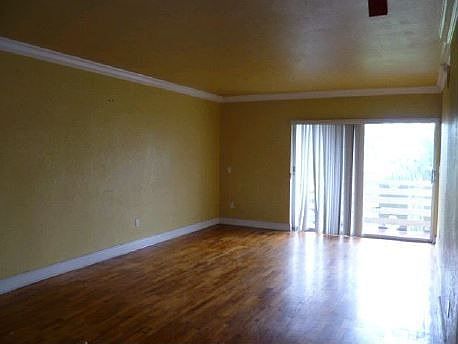 3rd image of 980 NE 170th St APT 206