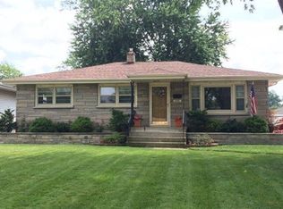8031 Kooy Dr, Munster, IN 46321