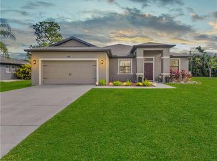 829 SW 14th Ave, Cape Coral, FL 33991