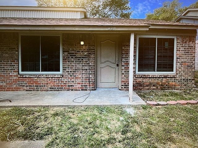 1st image of 418 Oakwood Ln