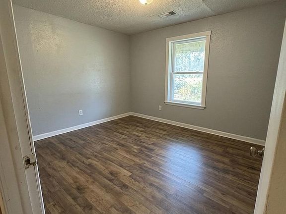 5th image of 216 E Elizabeth Ann St
