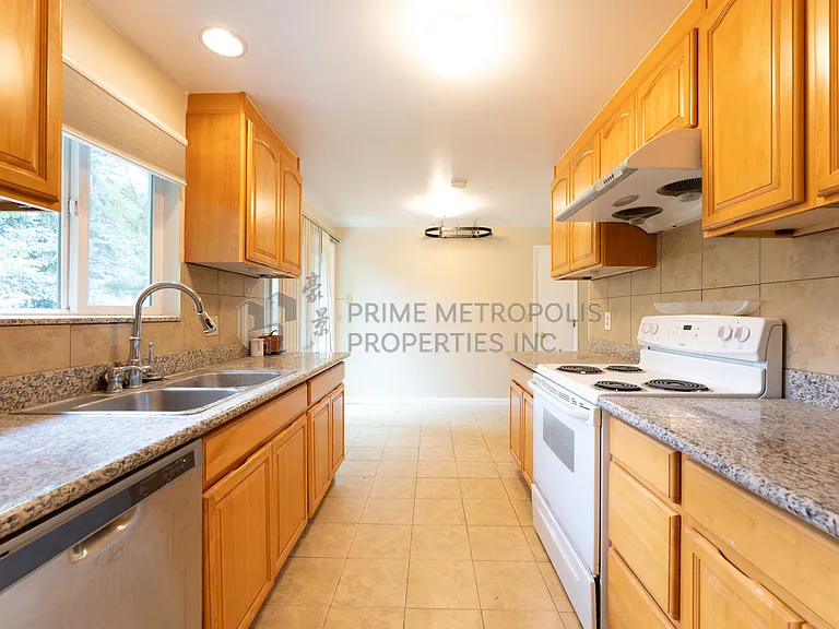18003 Wayne Ave N — Photo 7