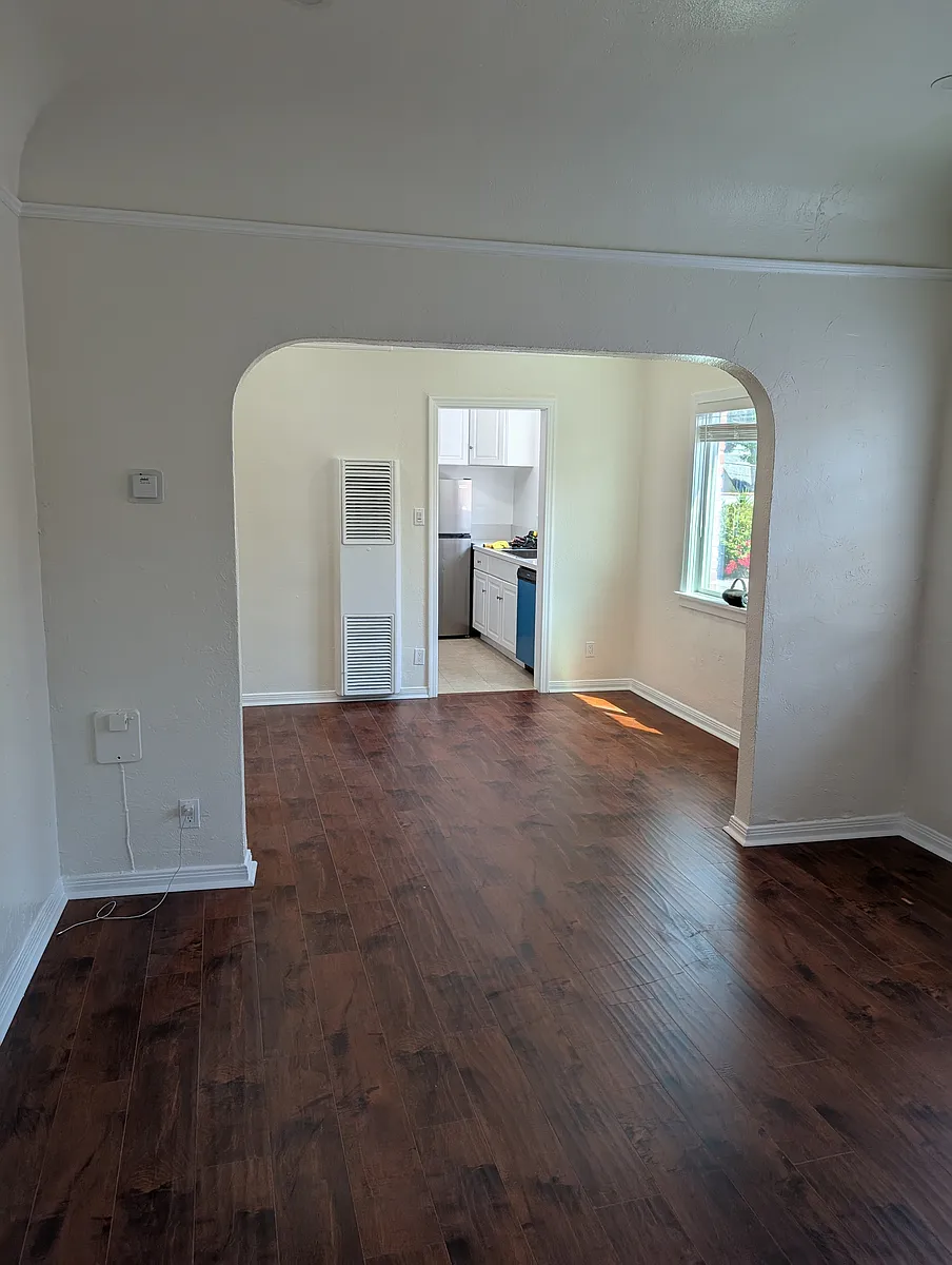 Building Photo - 1054 1/2 S Carmona Ave #1