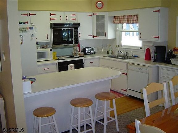 2nd image of 15 Mariana Ln
