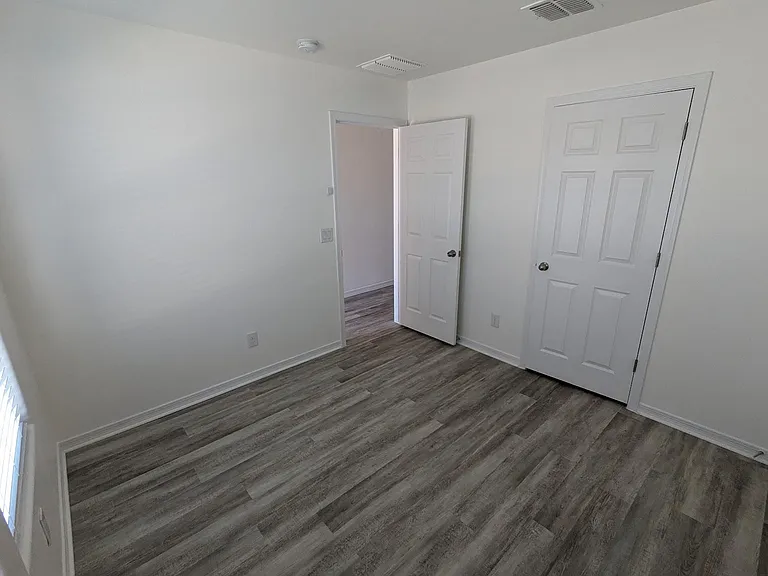123 E Watson Pl — Photo 7