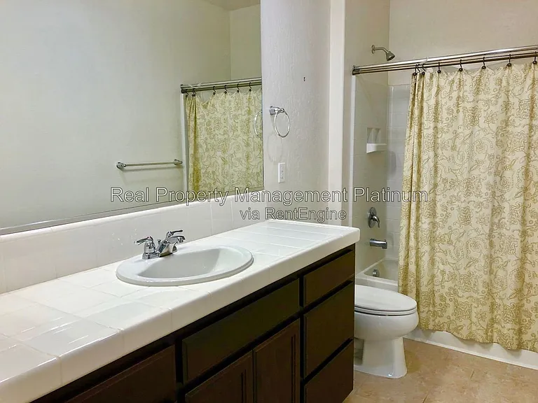 3031 N Schneider Ave — Photo 7
