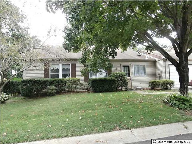 1st image of 814 Westminster Court #B