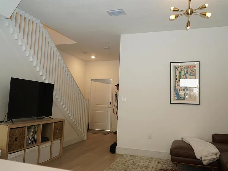 21435 NE 2nd Pl — Photo 5