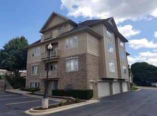 215 S 5th Ave APT 302, Saint Charles, IL 60174