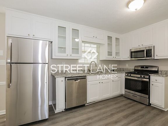 4th image of 605 Ashton Manor Dr