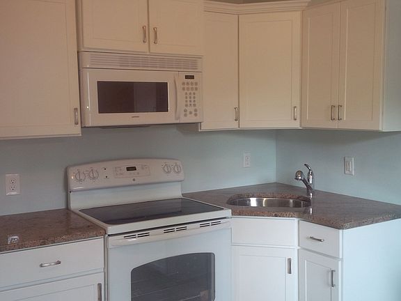 3rd image of 85 Main Ave