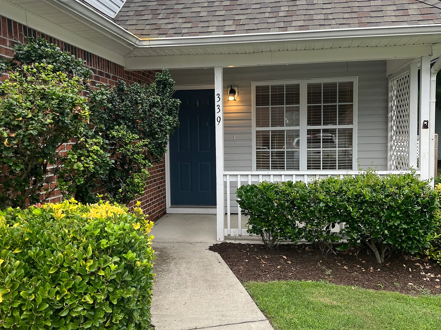3 bed, 1100 sqft, $1,900 — Photo 2