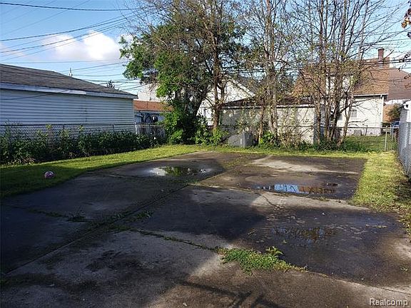 3rd image of 5279 Argyle St